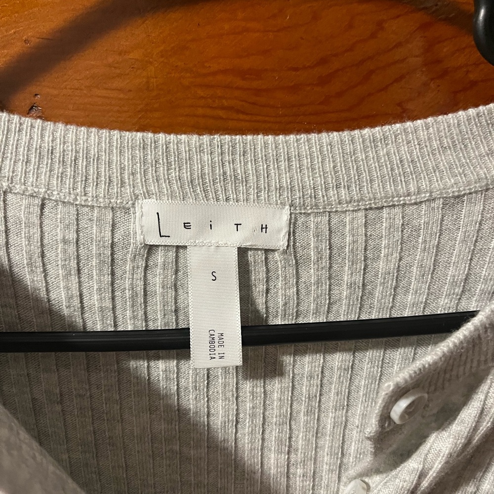 Leith Light Gray Ribbed Button-Up Top - Picture 3 of 3